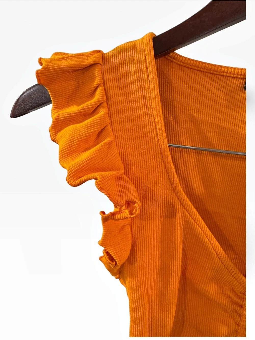 Zara Ribbed Ruffle Cap Sleeve Ruched Front Crop Top - Picture 5 of 6